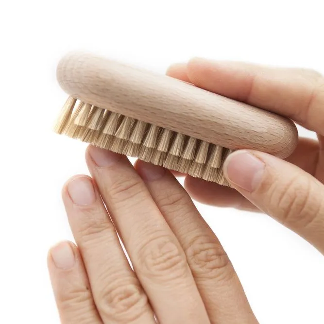 NAIL BRUSH IN BEECHWOOD