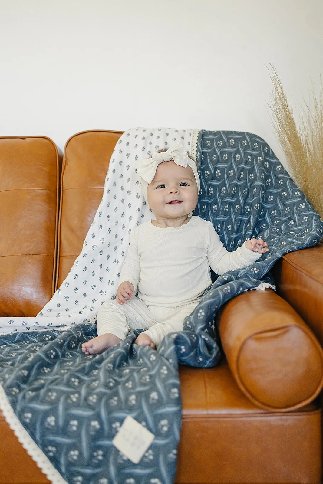 Navy Berry   Cream Berry Lace Muslin Quilt