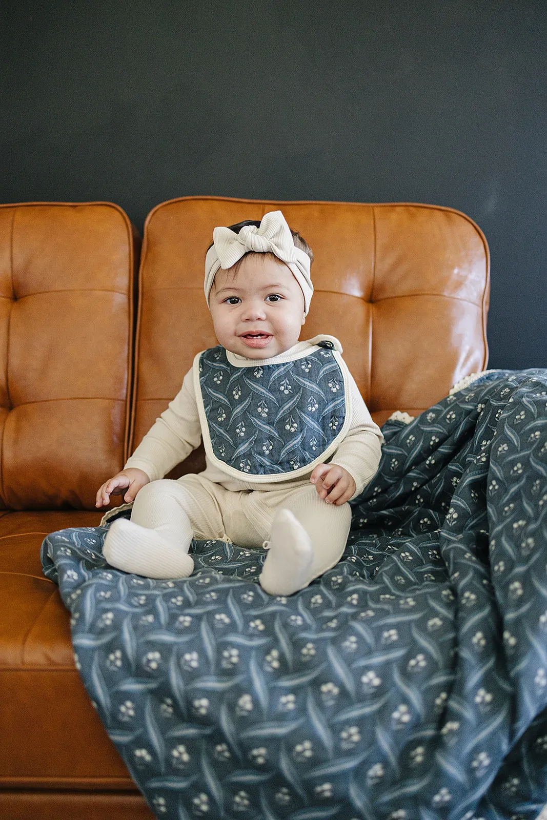 Navy Berry   Cream Berry Lace Muslin Quilt